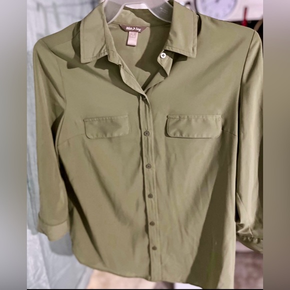 2 Women’s tops - Picture 2 of 10